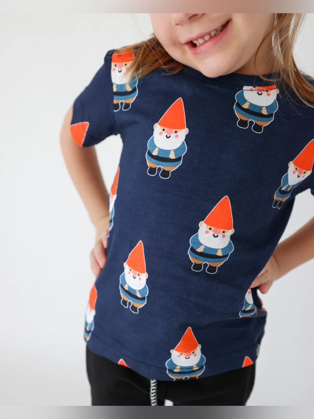 9/10yr NEW Whistle And Flute Gnome T-shirt - Picture 5 of 5